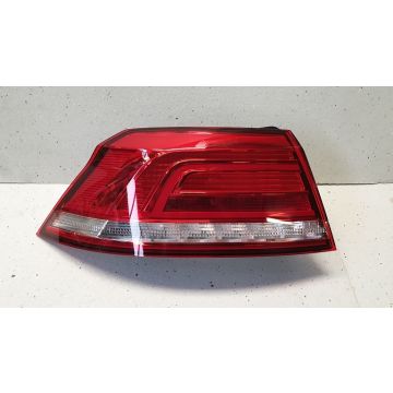VW Passat B8 Sedan Achterlicht links buiten